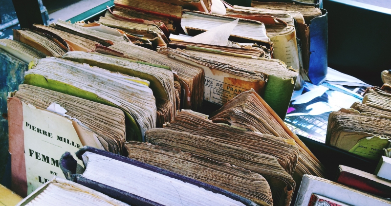 antiquaire-BOUYON-min_wood-old-book-art-books-flea-market-scrap-499496-pxhere.com